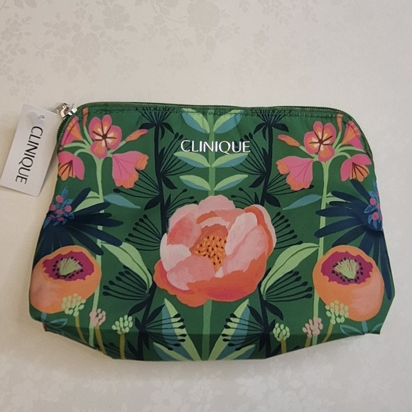 Clinique Tote Bag Makeup Bag And Skincare Bundle $129 Value - Picture 7 of 7